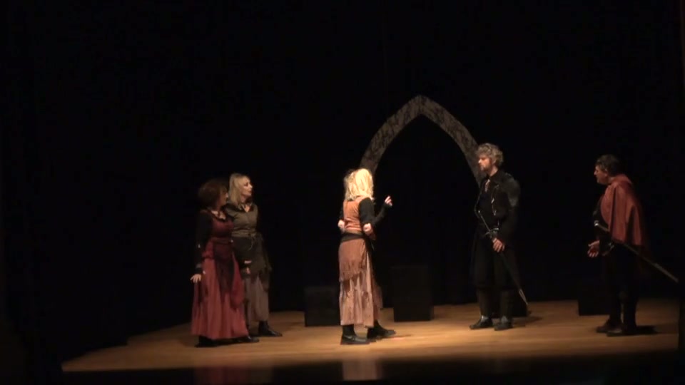 Le streghe profetizzano a Macbeth che diventerà signore di Cawdor e poi re