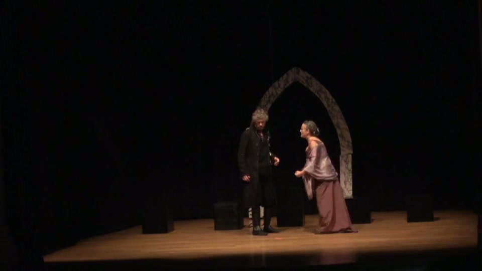 Macbeth si fa degli scrupoli a uccidere il re ma Lady Macbeth lo convince