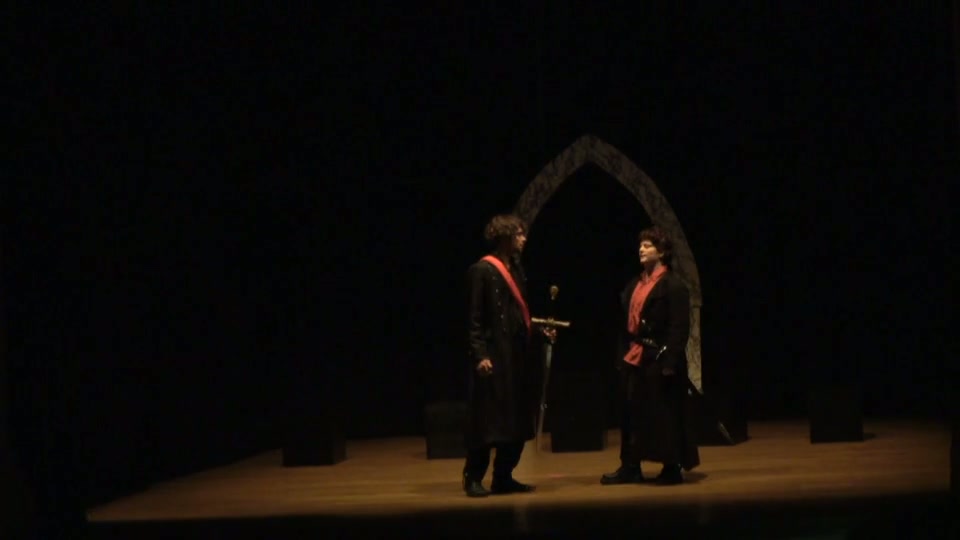 I figli del re, Malcom e Donalbain, decidono di fuggire