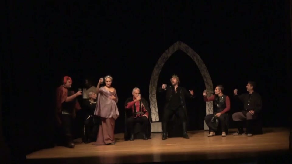 Quando il fantasma di Banquo sparisce Macbeth riprende a festeggiare