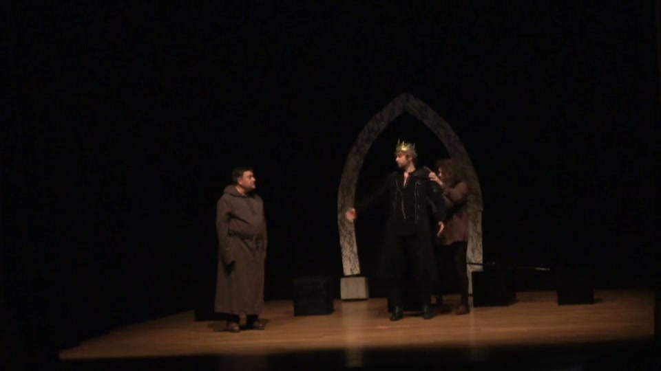 Macbeth si prepara alla guerra mentre parla con il medico