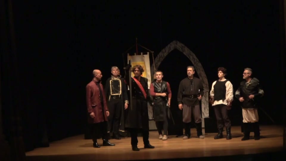 Le truppe inglesi si uniscono agli scozzesi per l'assalto al castello, guidati da Malcom